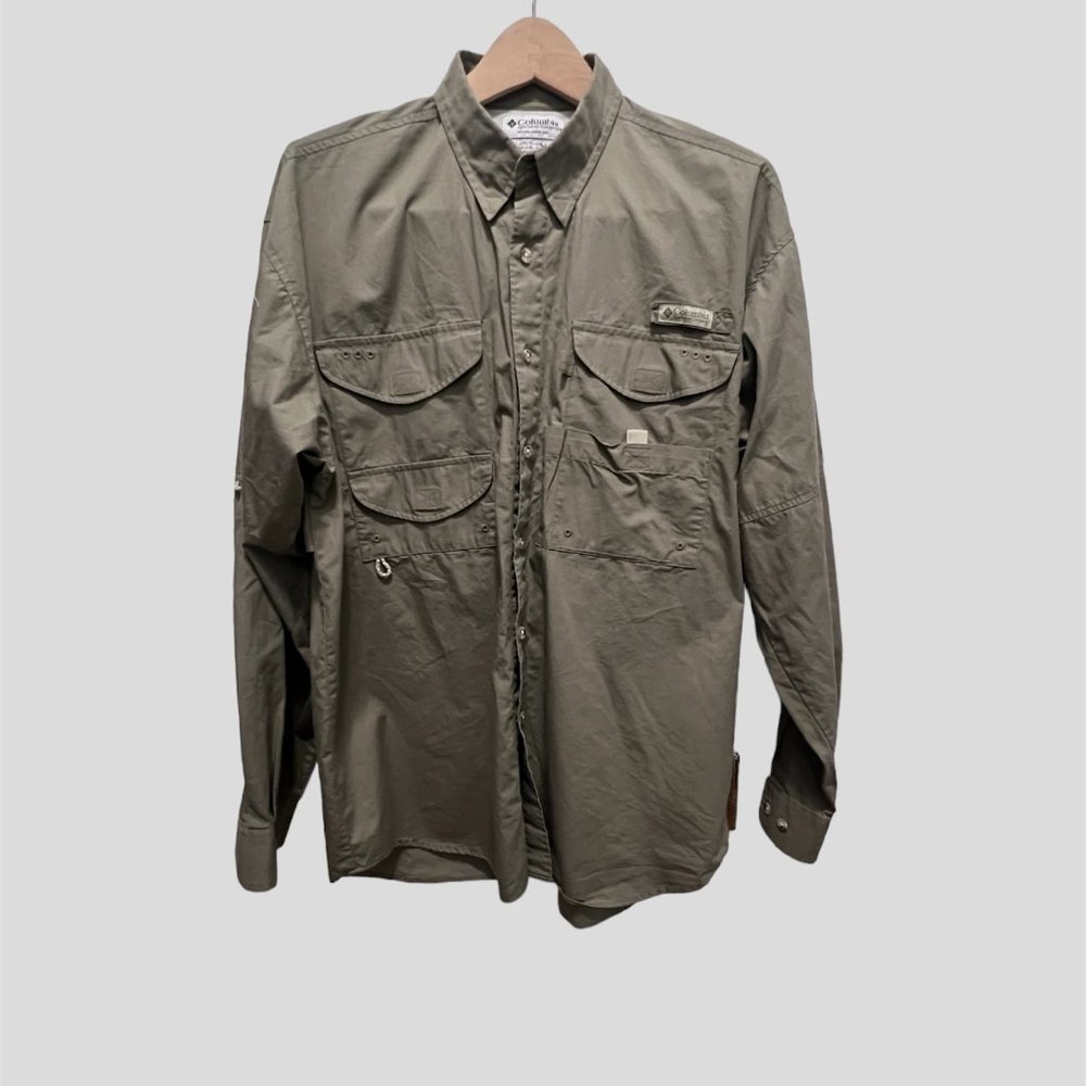 Columbia pfg medium green button up shirt